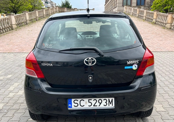 Toyota Yaris cena 15500 przebieg: 126000, rok produkcji 2009 z Pobiedziska małe 497